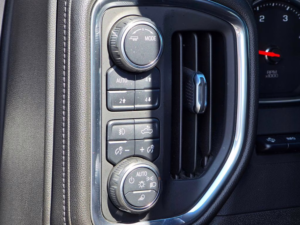 2021 Silver Ice Metallic Chevrolet Silverado 2500HD High Country 4X4 Truck