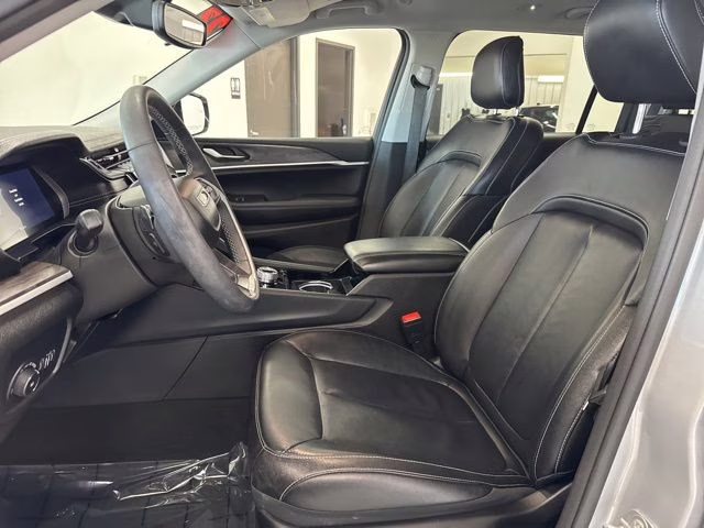 2023 Silver Zynith Jeep Grand Cherokee L Limited 4X4 SUV