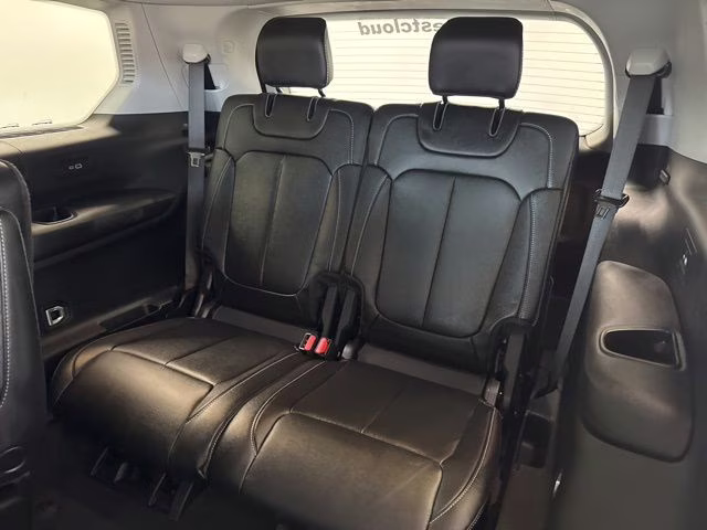 2023 Silver Zynith Jeep Grand Cherokee L Limited 4X4 SUV