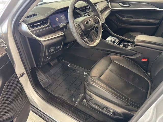 2023 Silver Zynith Jeep Grand Cherokee L Limited 4X4 SUV