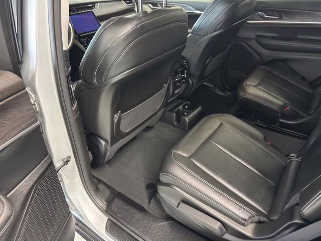 2023 Silver Zynith Jeep Grand Cherokee L Limited 4X4 SUV