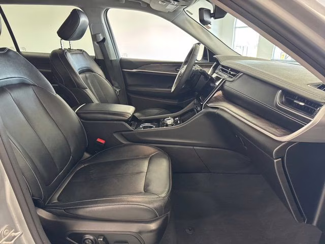 2023 Silver Zynith Jeep Grand Cherokee L Limited 4X4 SUV