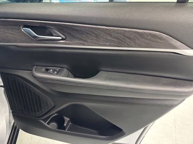 2023 Silver Zynith Jeep Grand Cherokee L Limited 4X4 SUV