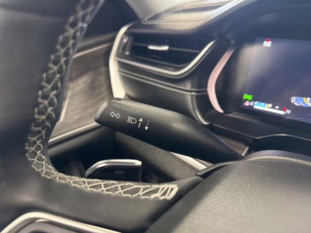 2023 Silver Zynith Jeep Grand Cherokee L Limited 4X4 SUV