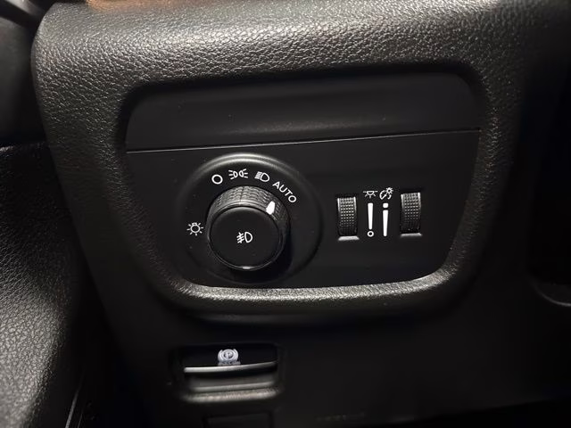 2023 Silver Zynith Jeep Grand Cherokee L Limited 4X4 SUV