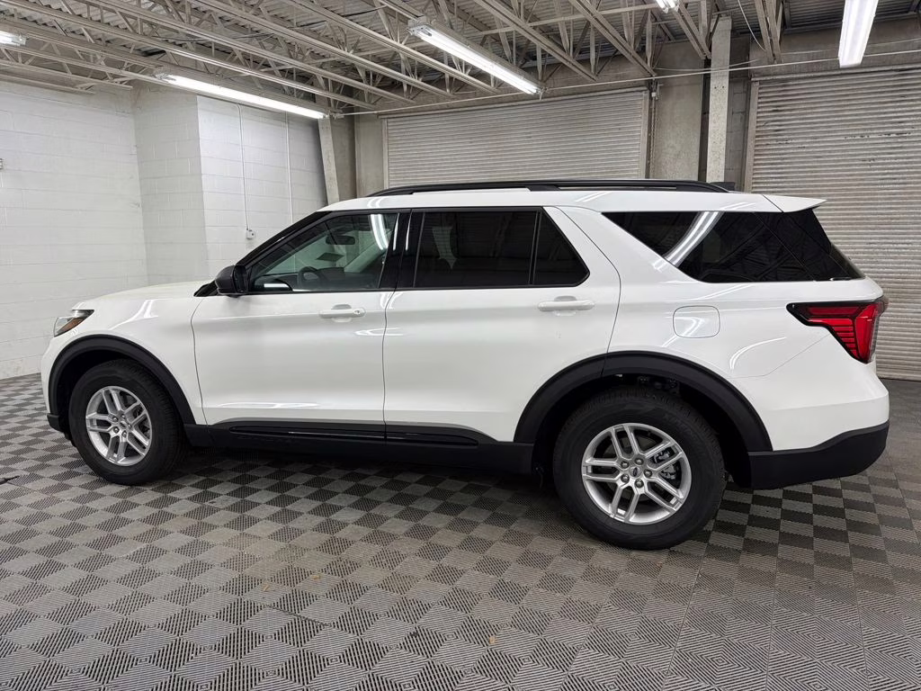 2026 STAR WHITE Ford Explorer Active RWD SUV