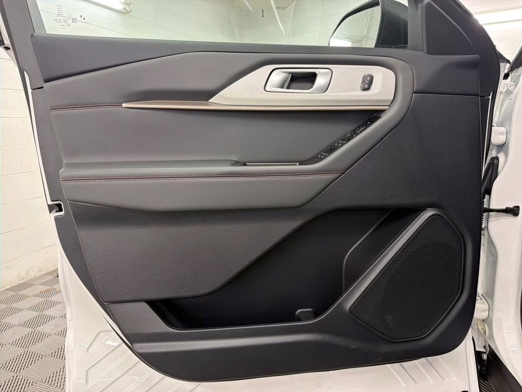 2026 STAR WHITE Ford Explorer Active RWD SUV