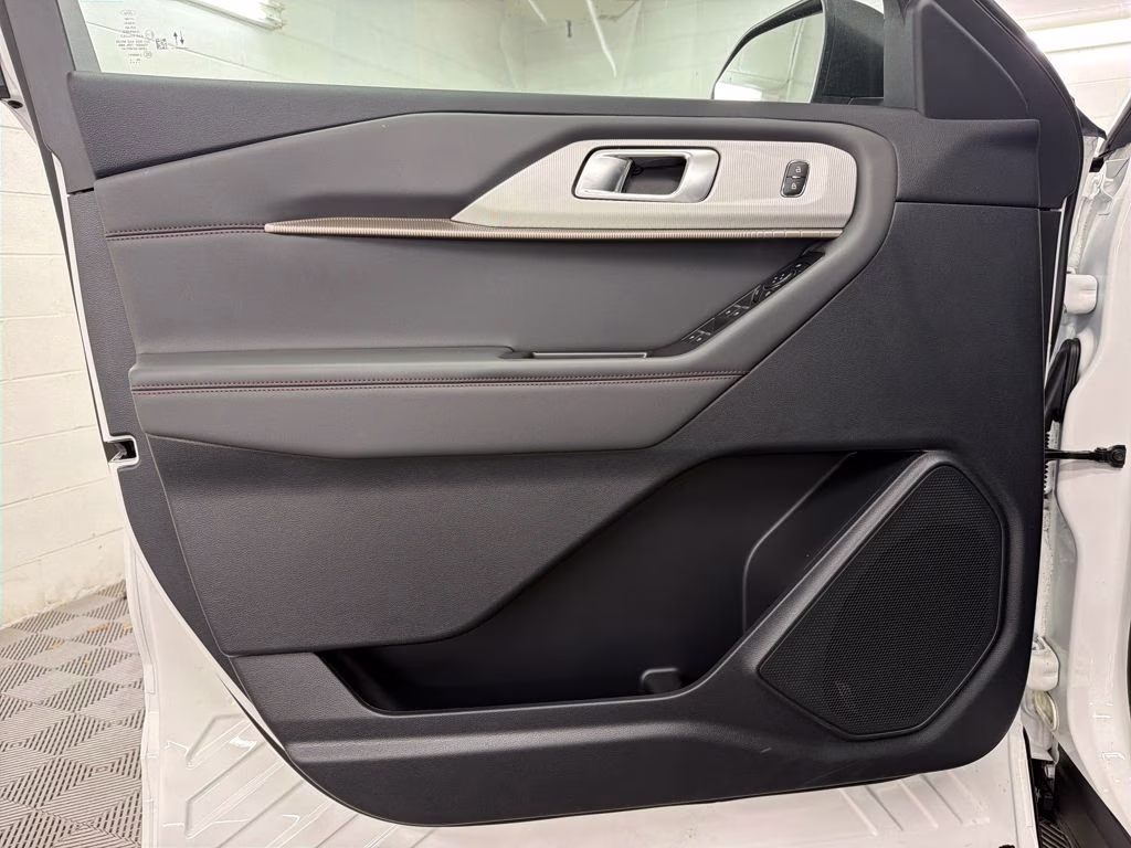 2026 STAR WHITE Ford Explorer Active RWD SUV
