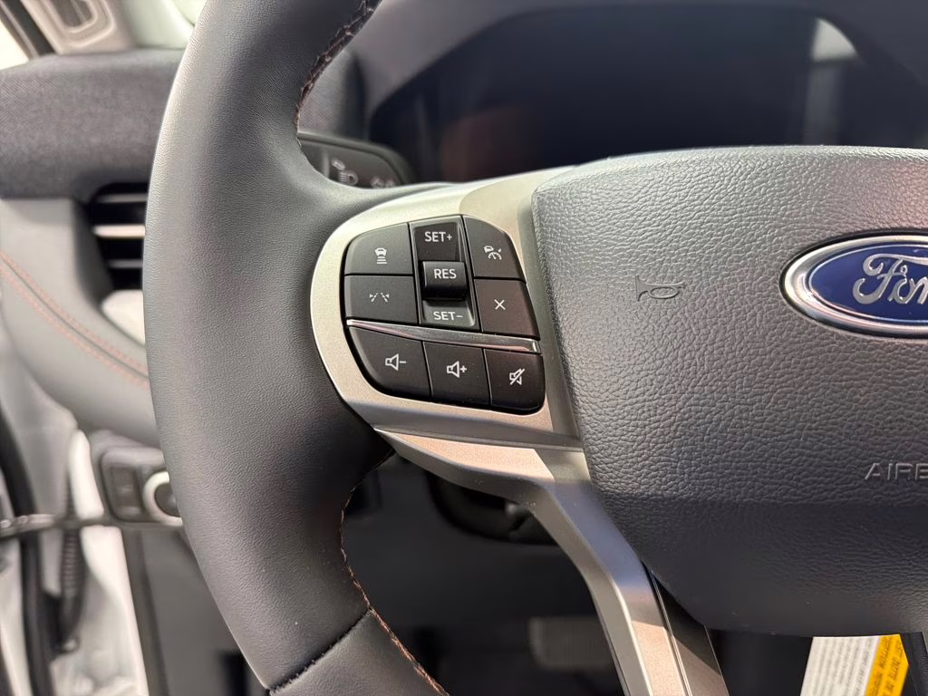 2026 STAR WHITE Ford Explorer Active RWD SUV