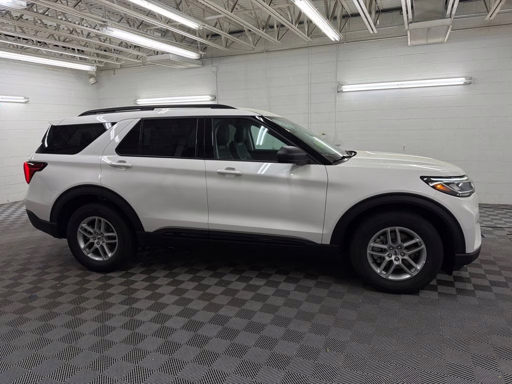 2026 STAR WHITE Ford Explorer Active RWD SUV