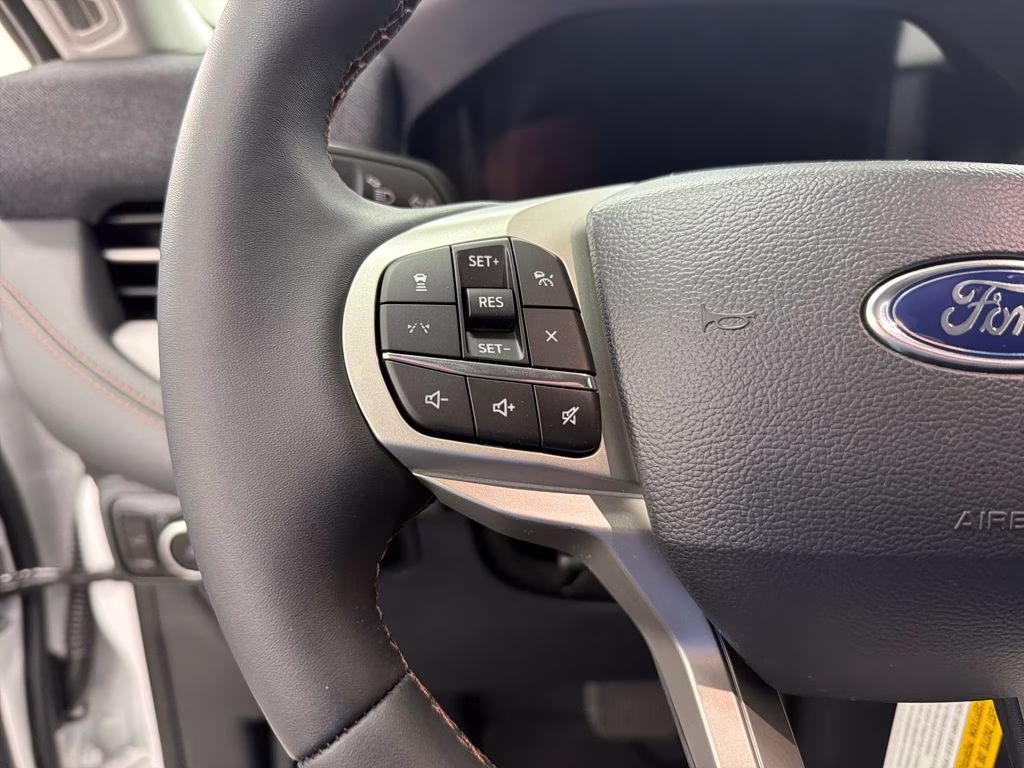 2026 STAR WHITE Ford Explorer Active RWD SUV