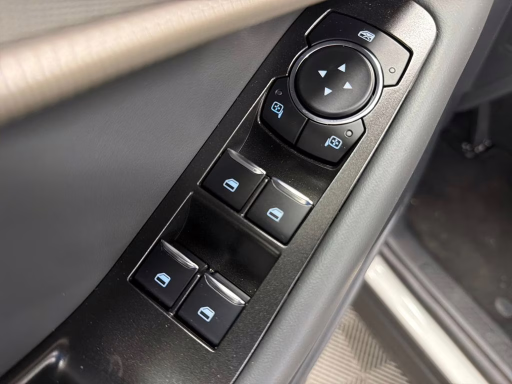 2026 STAR WHITE Ford Explorer Active RWD SUV