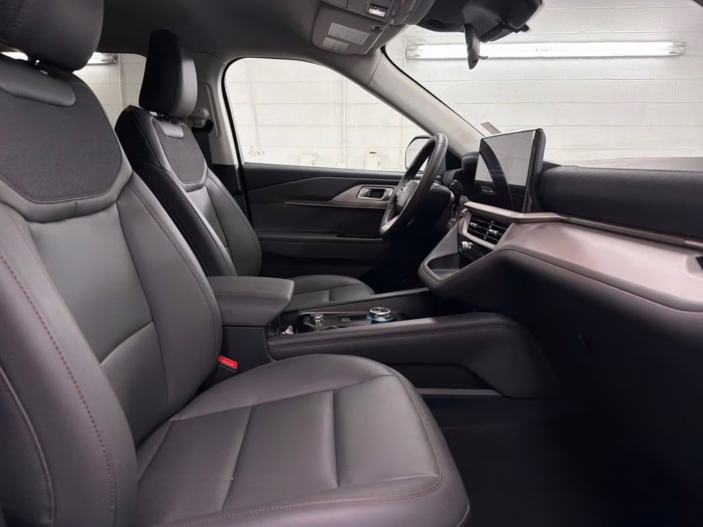 2026 STAR WHITE Ford Explorer Active RWD SUV