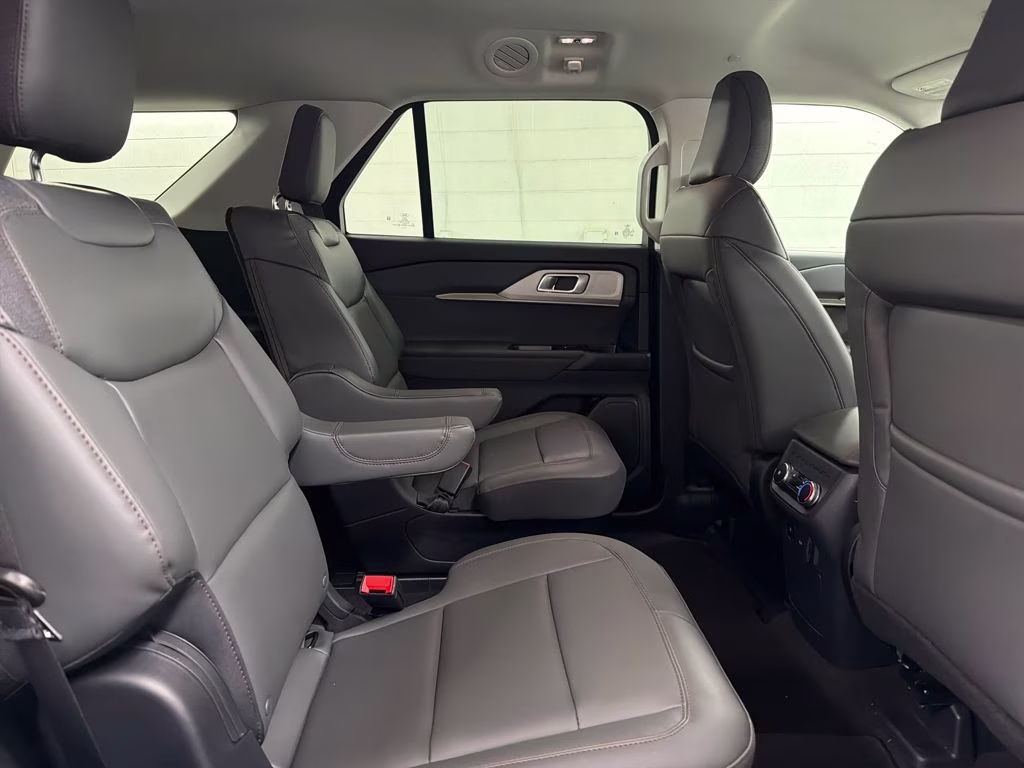 2026 STAR WHITE Ford Explorer Active RWD SUV