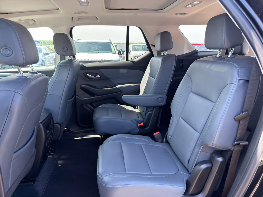 2021 Mosaic Black Metallic Chevrolet Traverse LT Leather FWD SUV
