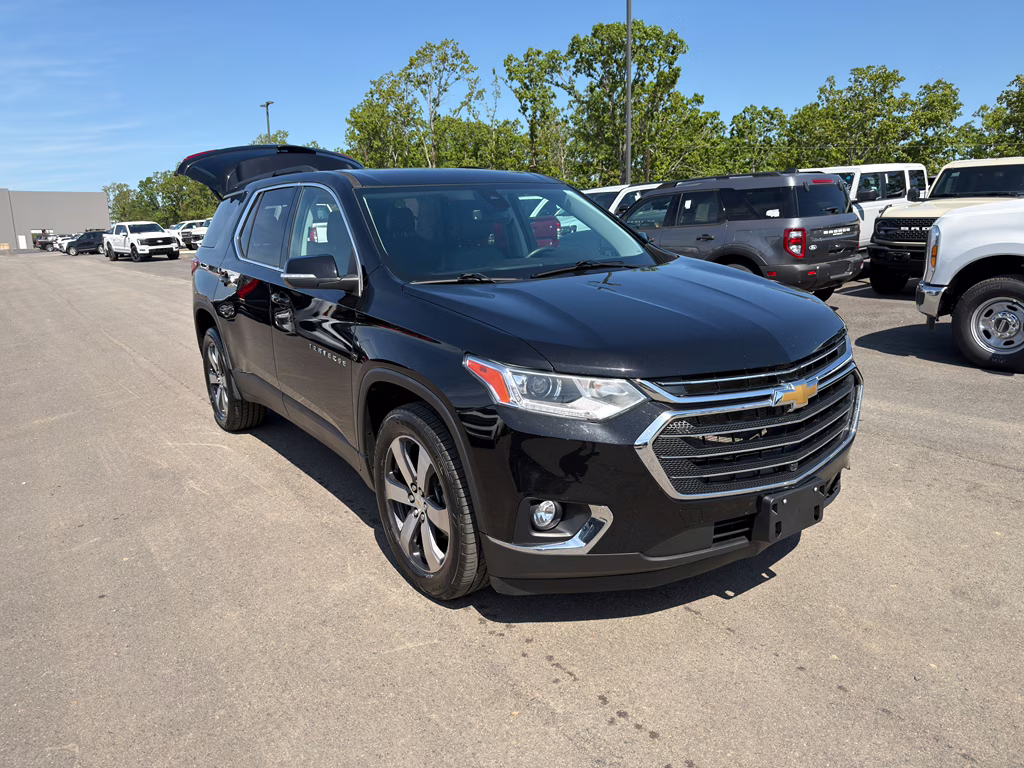 2021 Mosaic Black Metallic Chevrolet Traverse LT Leather FWD SUV