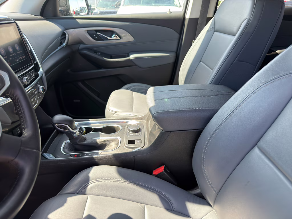 2021 Mosaic Black Metallic Chevrolet Traverse LT Leather FWD SUV