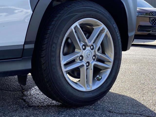 2021 Chalk White Hyundai Kona SE AWD SUV