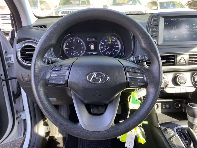 2021 Chalk White Hyundai Kona SE AWD SUV