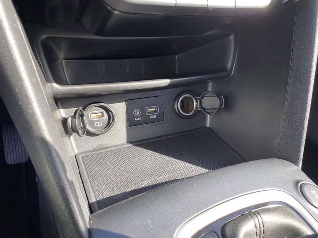 2021 Chalk White Hyundai Kona SE AWD SUV