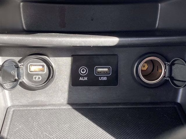 2021 Chalk White Hyundai Kona SE AWD SUV