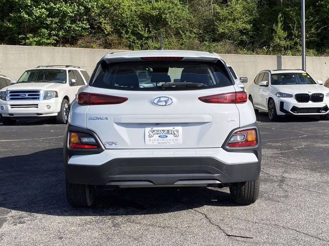 2021 Chalk White Hyundai Kona SE AWD SUV