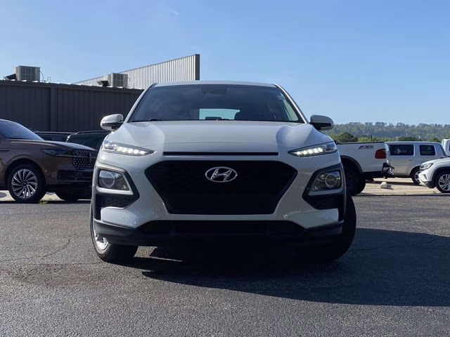 2021 Chalk White Hyundai Kona SE AWD SUV