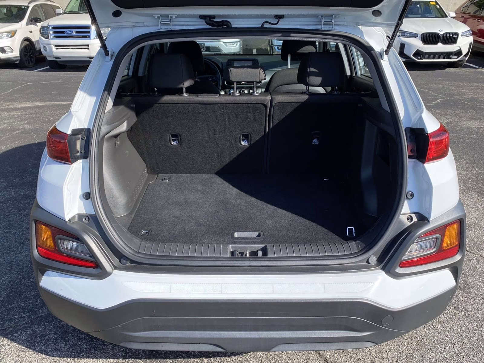 2021 Chalk White Hyundai Kona SE AWD SUV