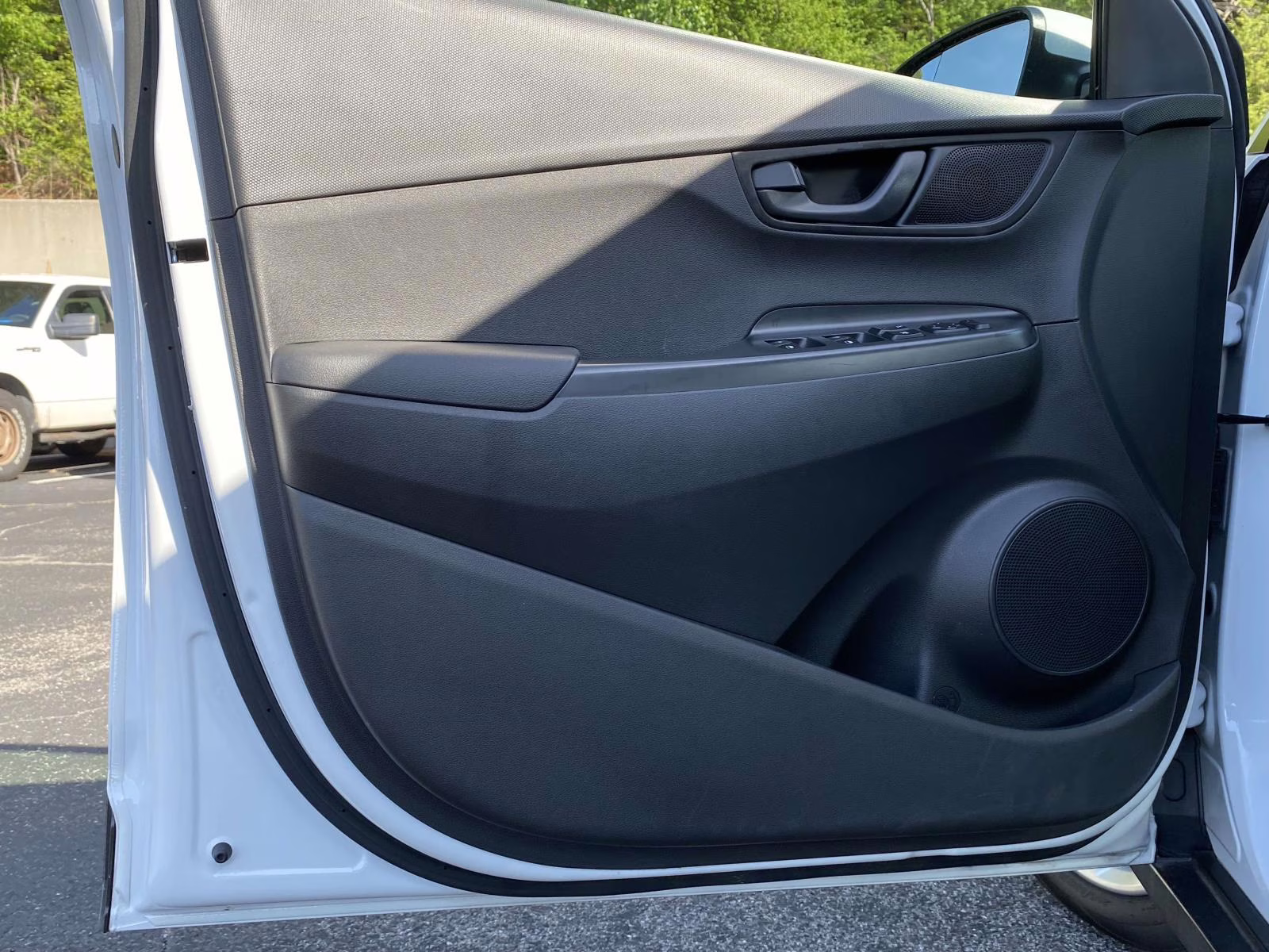 2021 Chalk White Hyundai Kona SE AWD SUV