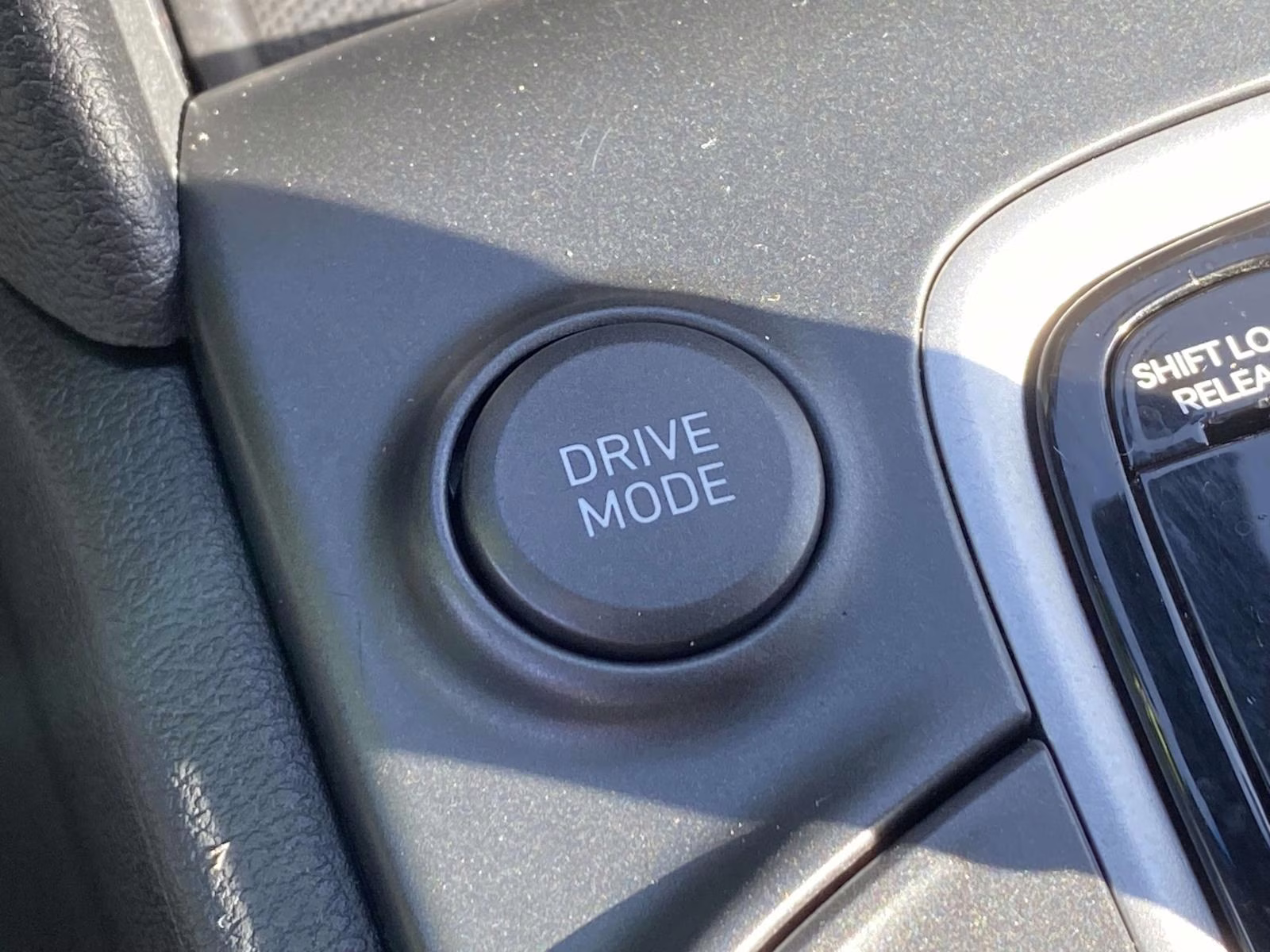 2021 Chalk White Hyundai Kona SE AWD SUV