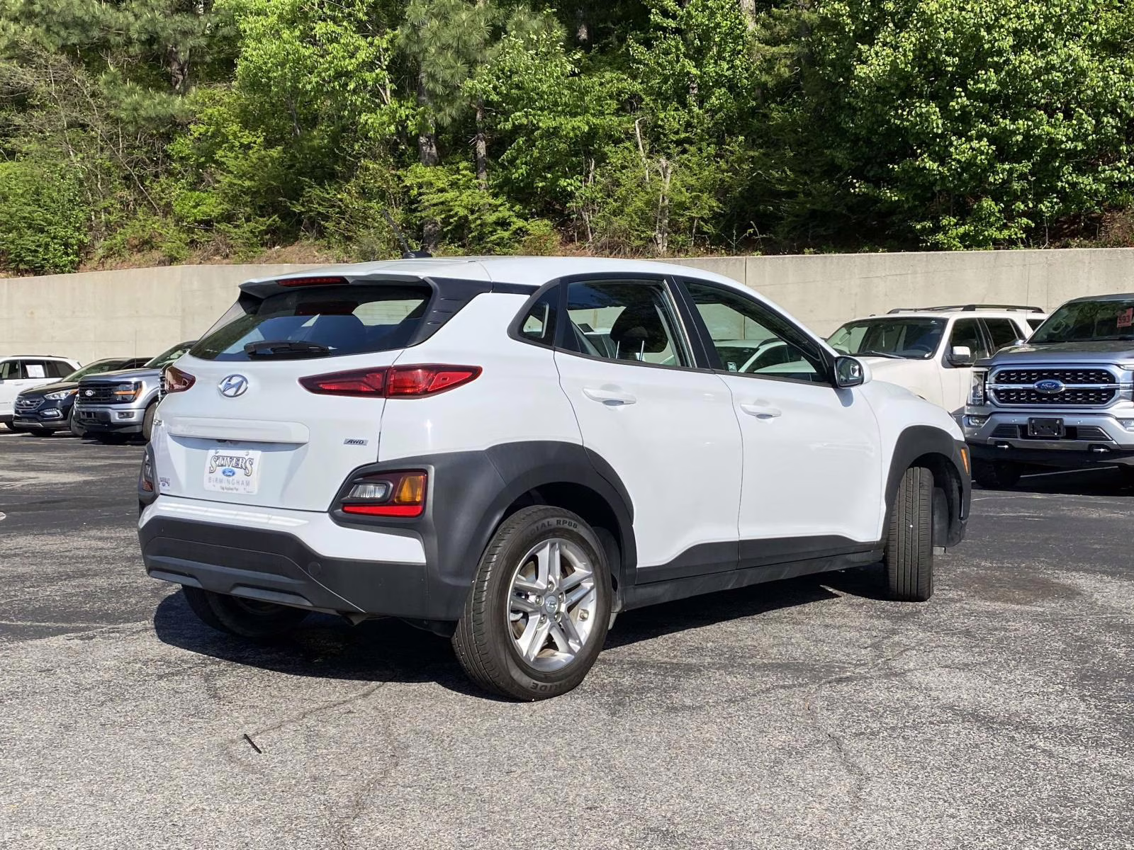 2021 Chalk White Hyundai Kona SE AWD SUV