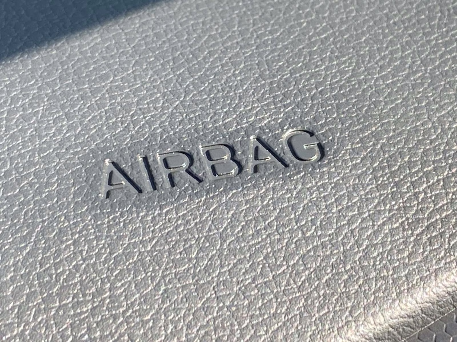 2021 Chalk White Hyundai Kona SE AWD SUV