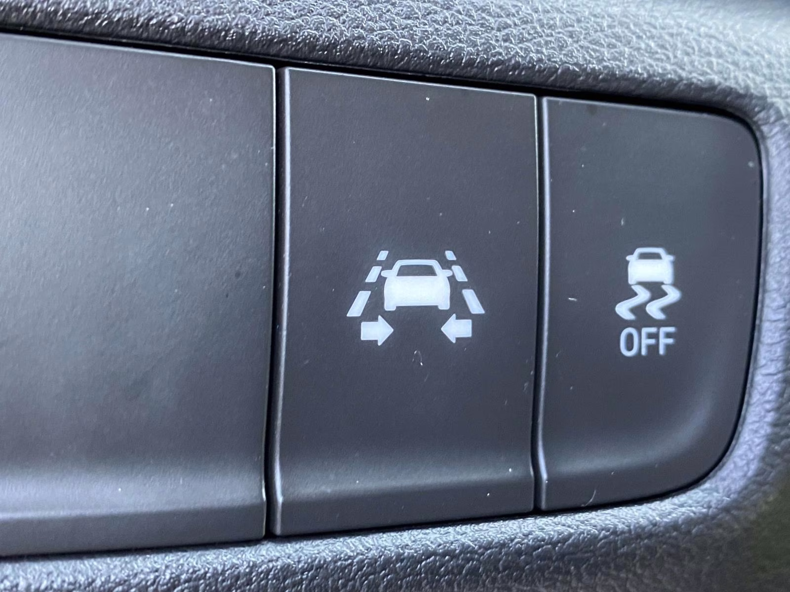 2021 Chalk White Hyundai Kona SE AWD SUV