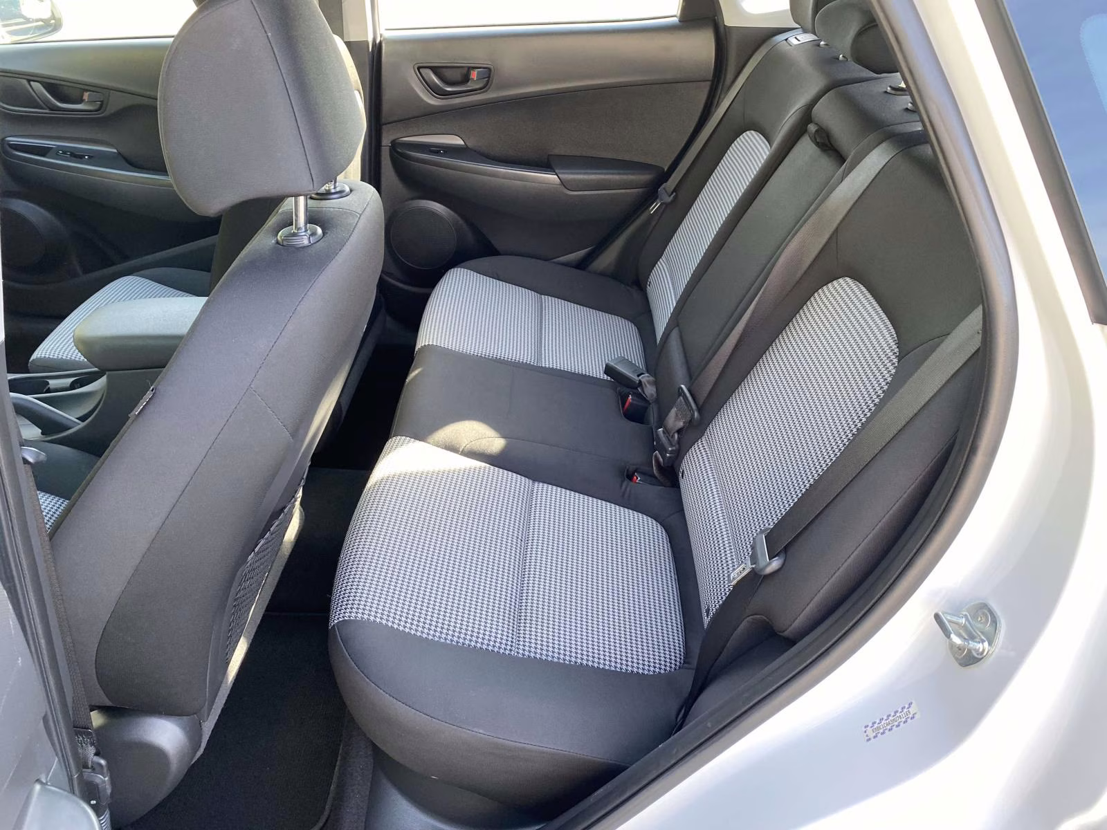 2021 Chalk White Hyundai Kona SE AWD SUV