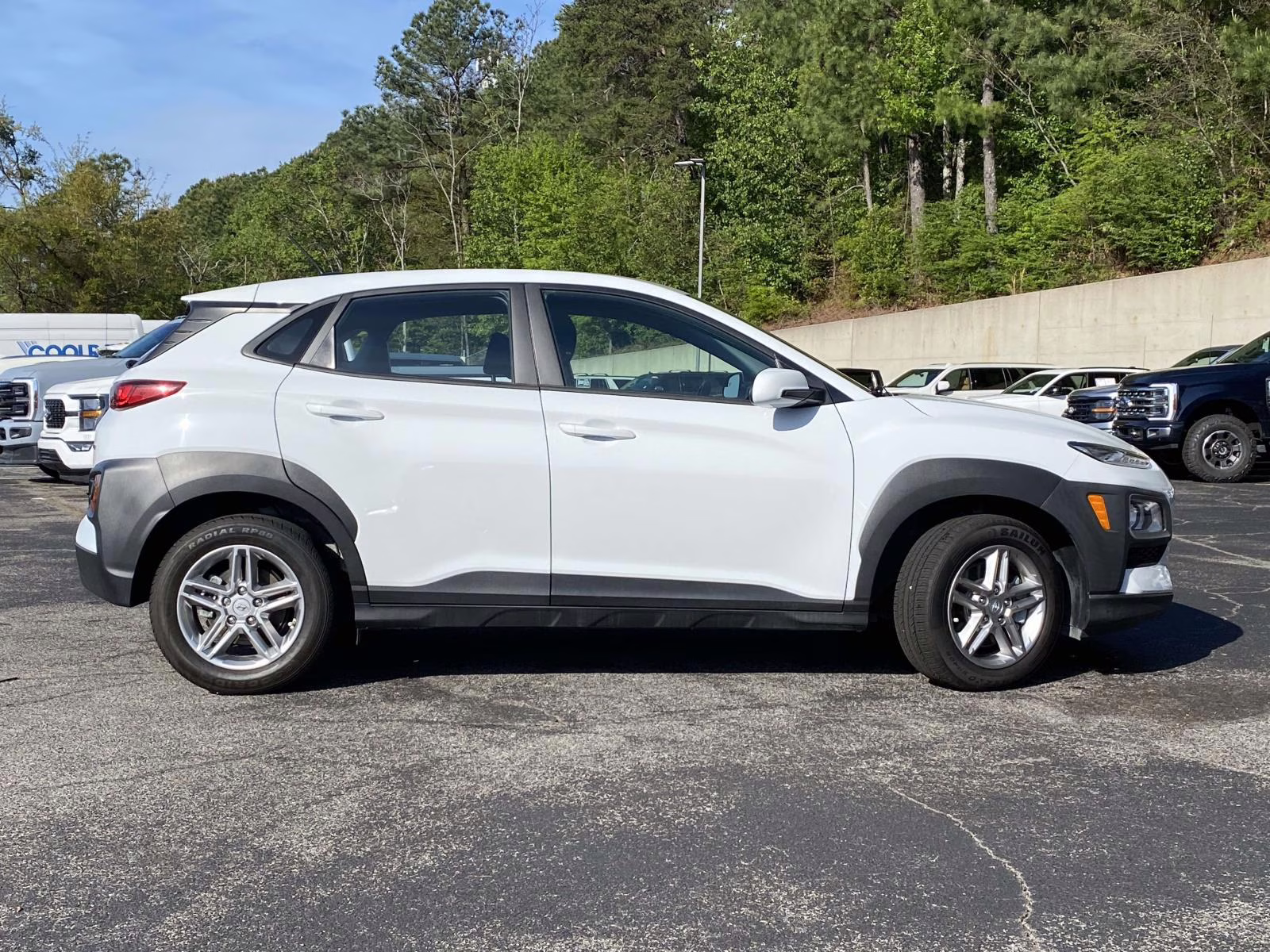2021 Chalk White Hyundai Kona SE AWD SUV