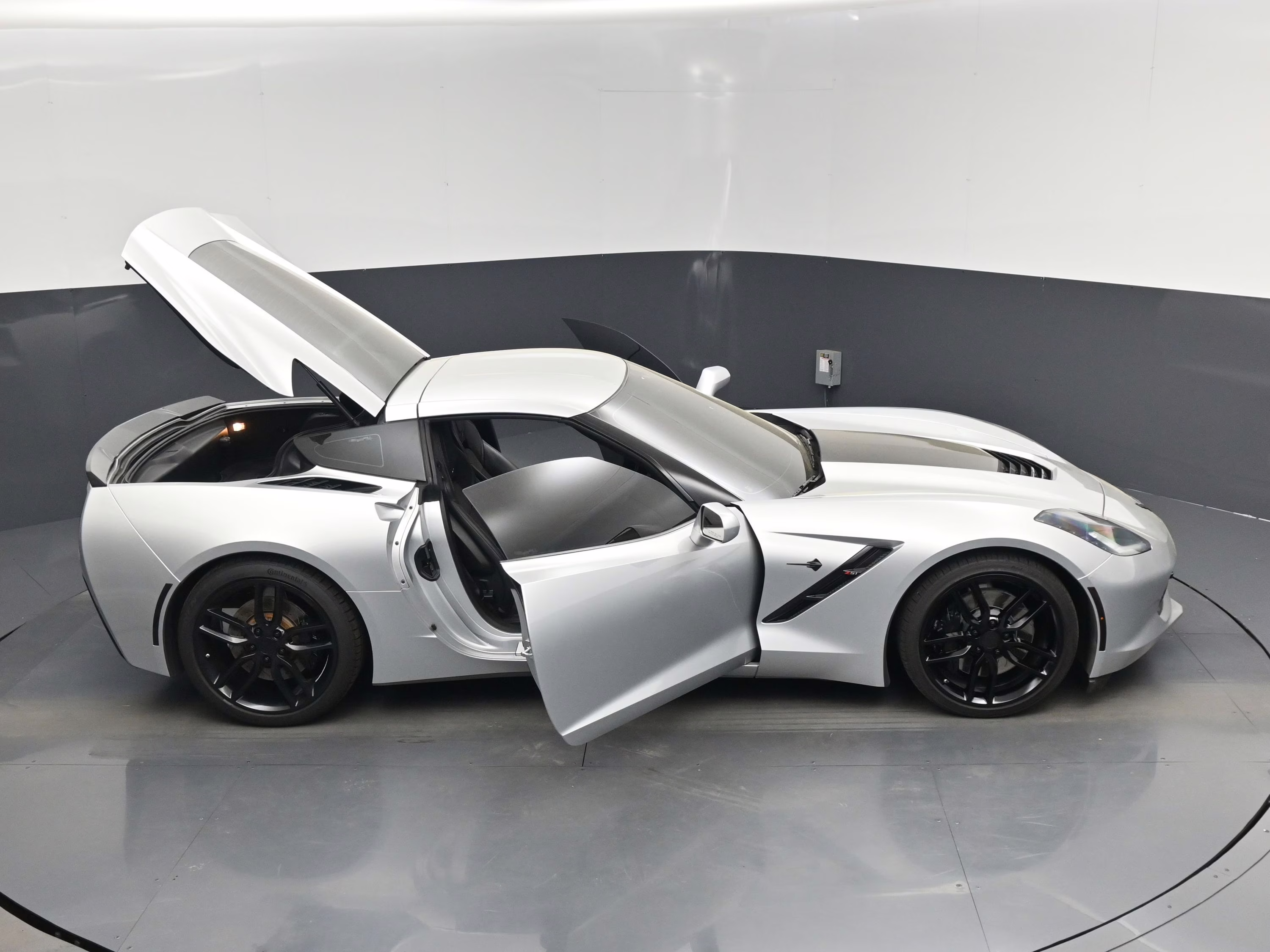 2016 Blade Silver Metallic Chevrolet Corvette Stingray Z51 RWD Coupe