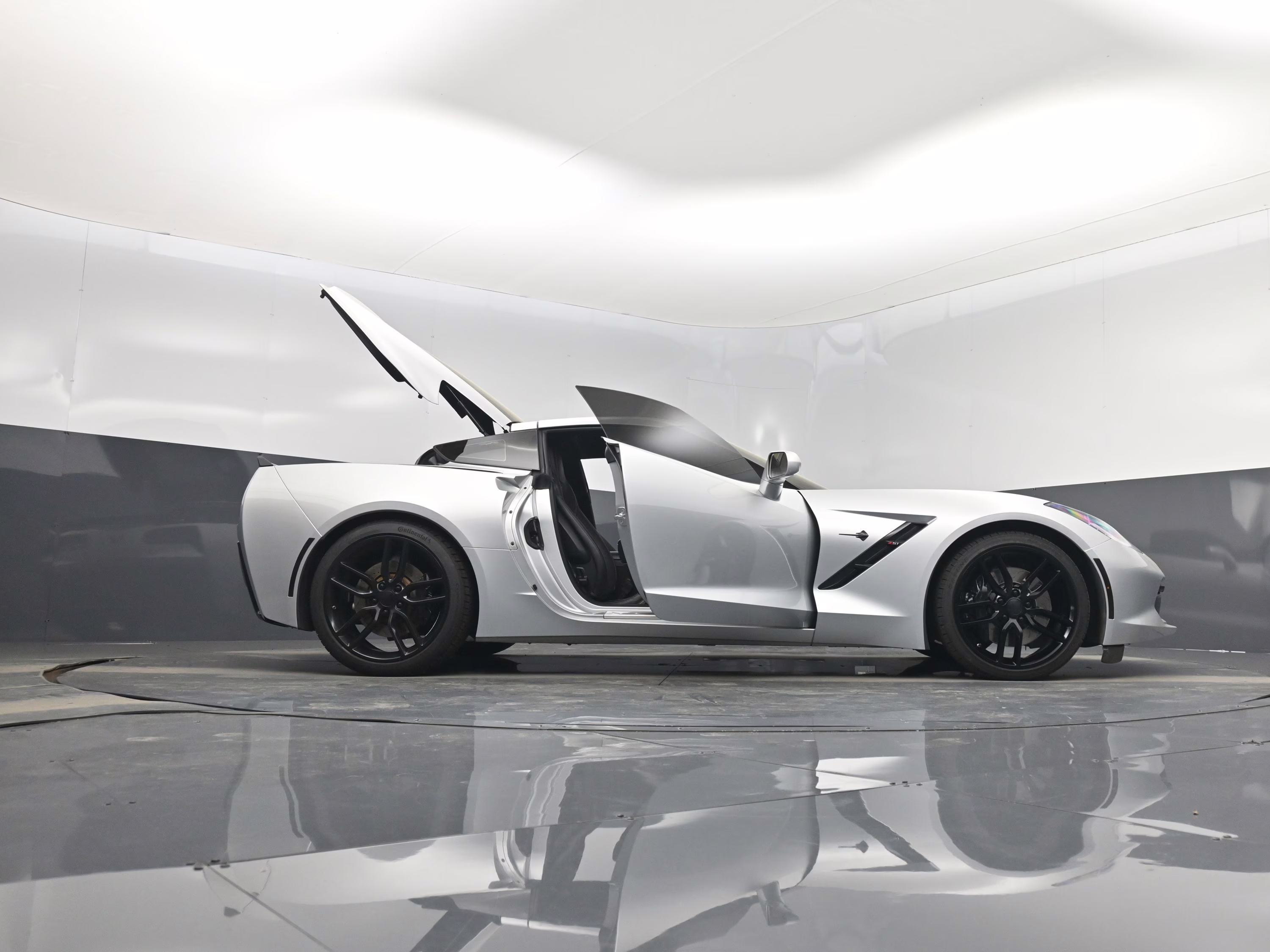 2016 Blade Silver Metallic Chevrolet Corvette Stingray Z51 RWD Coupe