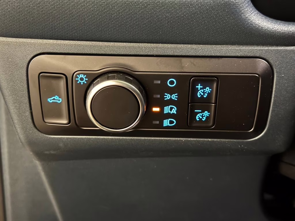 2026 Oxford White Ford Maverick XL FWD Truck