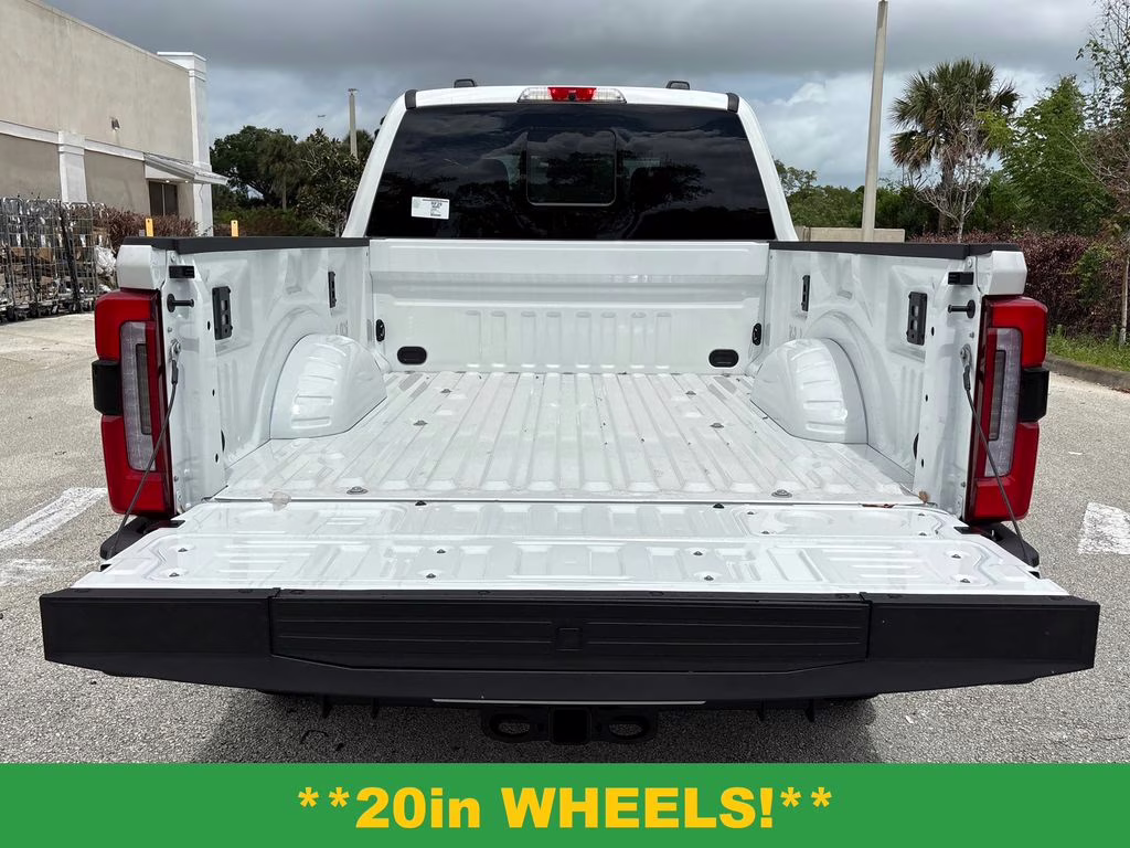 2026 Star White Metallic Tri-Coat Ford Super Duty F-350 SRW Platinum 4X4 Truck