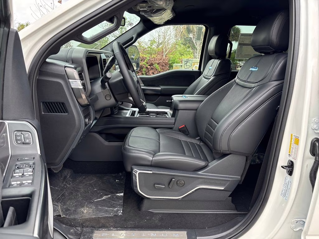 2026 Star White Metallic Tri-Coat Ford Super Duty F-350 SRW Platinum 4X4 Truck