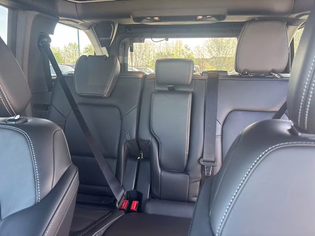 2026 Avalanche Gray Ford Bronco Outer Banks 4X4 SUV