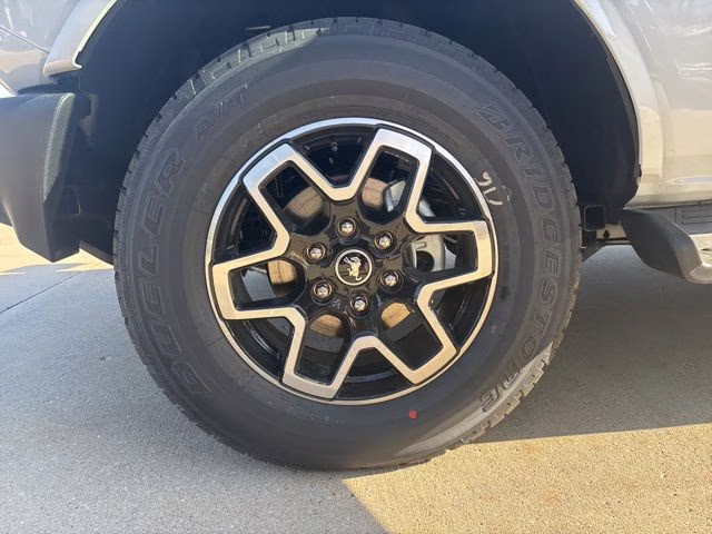 2026 Avalanche Gray Ford Bronco Outer Banks 4X4 SUV