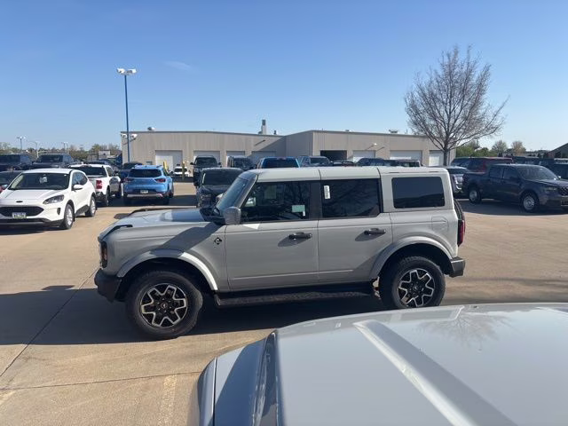 2026 Avalanche Gray Ford Bronco Outer Banks 4X4 SUV