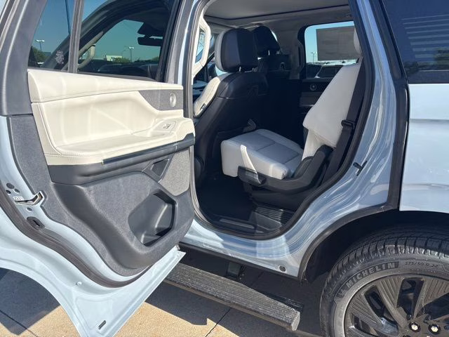 2026 Gray Mist Metallic Tri-Coat Lincoln Navigator Reserve 4X4 SUV