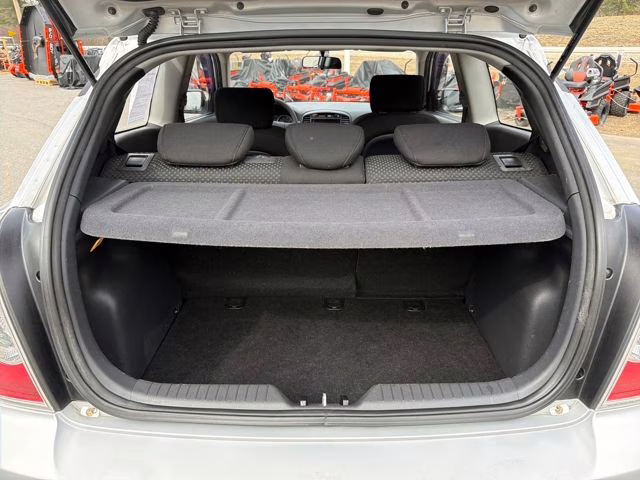 2009 Platinum Silver Metallic + Pearl Hyundai Accent GS FWD Hatchback