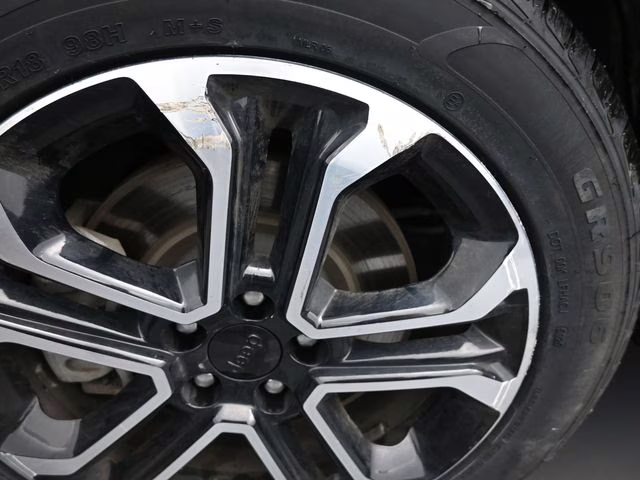 2023 Granite Crystal Metallic Clearcoat Jeep Compass Limited 4X4 SUV