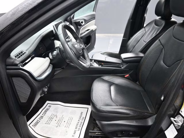 2023 Granite Crystal Metallic Clearcoat Jeep Compass Limited 4X4 SUV