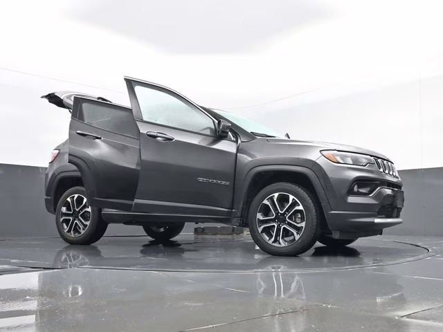 2023 Granite Crystal Metallic Clearcoat Jeep Compass Limited 4X4 SUV