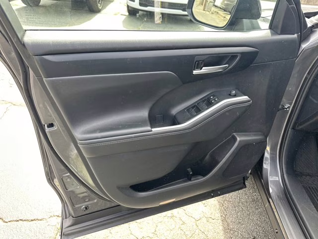 2024 Magnetic Gray Metallic Toyota Highlander Others FWD SUV