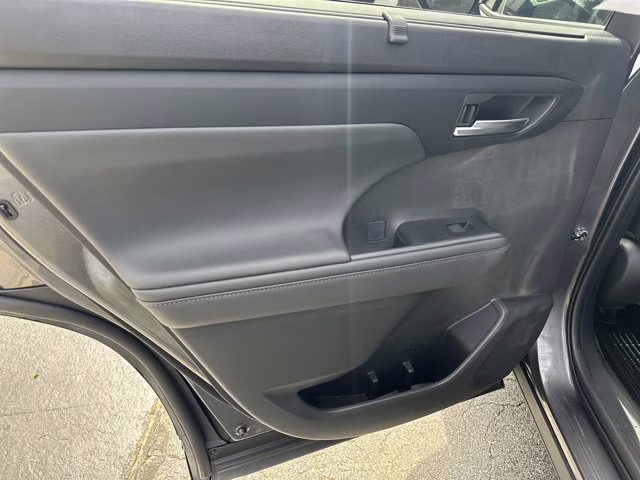 2024 Magnetic Gray Metallic Toyota Highlander Others FWD SUV